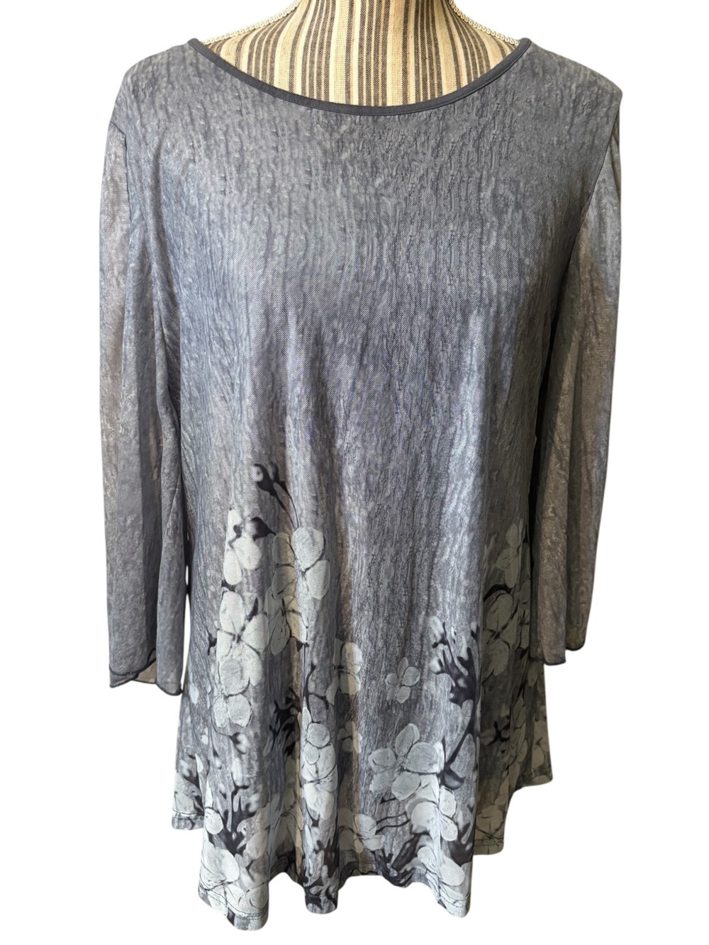 SeSe Code Tunic Top XL Grey Floral Flared Sleeves lined Lightweight Stretchy